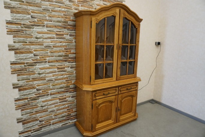 WITRYNA Z KOMODĄ PODŚWIETLANA SZER. 120 CM