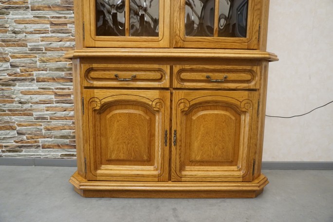 WITRYNA Z KOMODĄ PODŚWIETLANA SZER. 120 CM