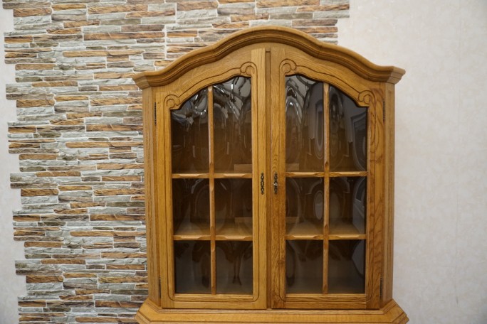 WITRYNA Z KOMODĄ PODŚWIETLANA SZER. 120 CM