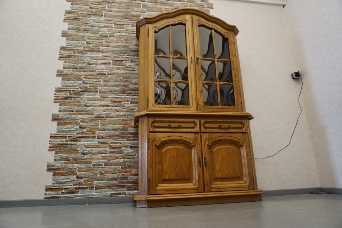 WITRYNA Z KOMODĄ PODŚWIETLANA SZER. 120 CM