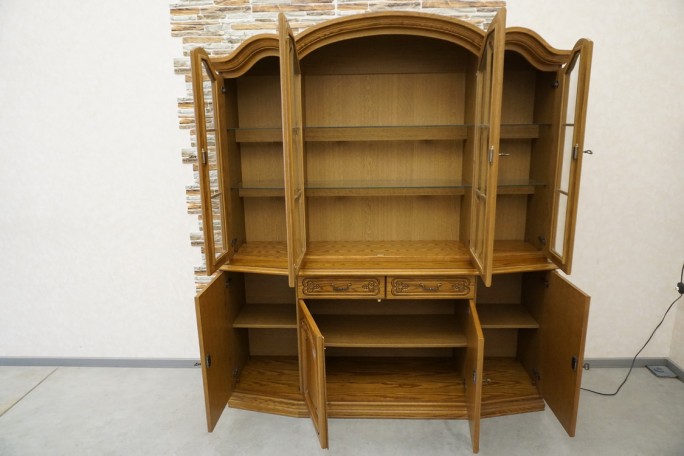 WITRYNA DĘBOWA Z KOMODĄ PODŚWIETLANA SZER. 177 CM