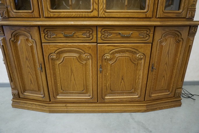 WITRYNA DĘBOWA Z KOMODĄ PODŚWIETLANA SZER. 177 CM