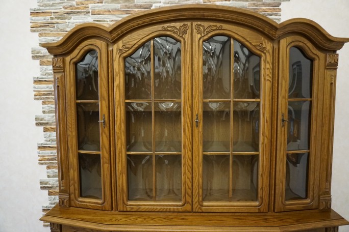 WITRYNA DĘBOWA Z KOMODĄ PODŚWIETLANA SZER. 177 CM