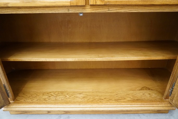 WITRYNA Z KOMODĄ DĘBOWA PODŚWIETLANA SZER. 155 CM