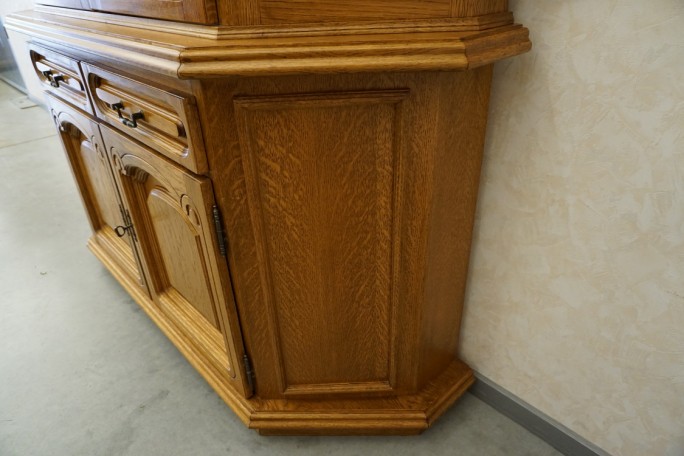 WITRYNA Z KOMODĄ DĘBOWA PODŚWIETLANA SZER. 155 CM