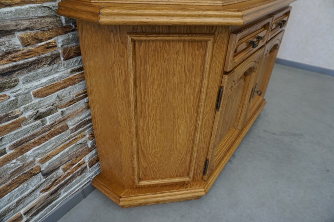 WITRYNA Z KOMODĄ DĘBOWA PODŚWIETLANA SZER. 155 CM