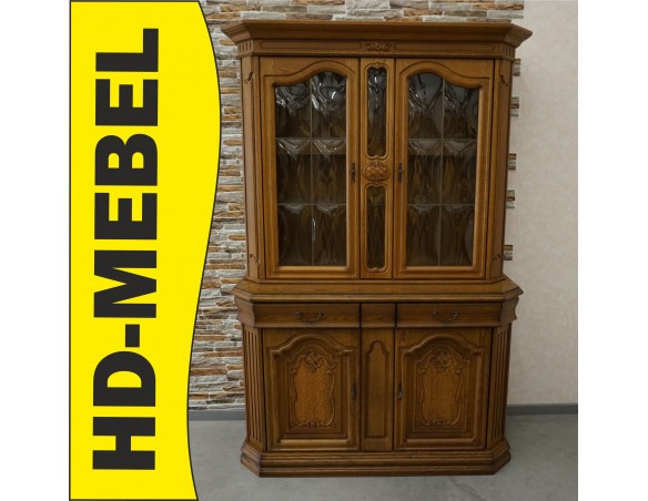 WITRYNA Z KOMODĄ SZKLANE PÓŁKI SZER. 135 CM