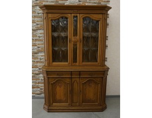 WITRYNA Z KOMODĄ SZKLANE PÓŁKI SZER. 135 CM 2