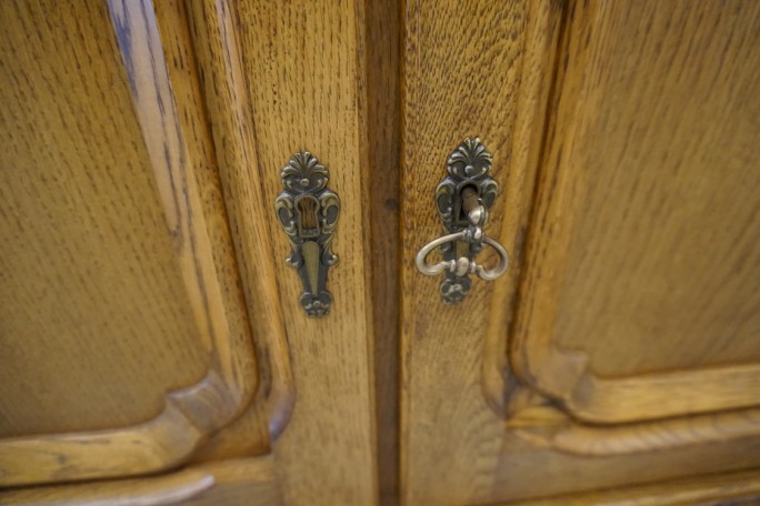 WITRYNA Z KOMODĄ PODŚWIETLANA SZER. 170 CM