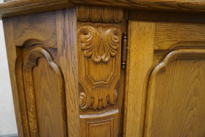 WITRYNA Z KOMODĄ PODŚWIETLANA SZER. 170 CM