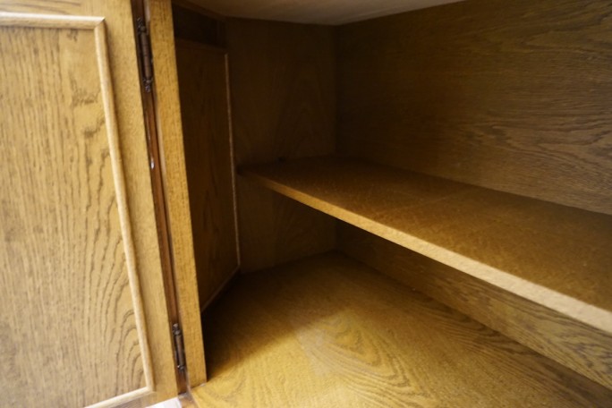 WITRYNA Z KOMODĄ PODŚWIETLANA SZER. 170 CM