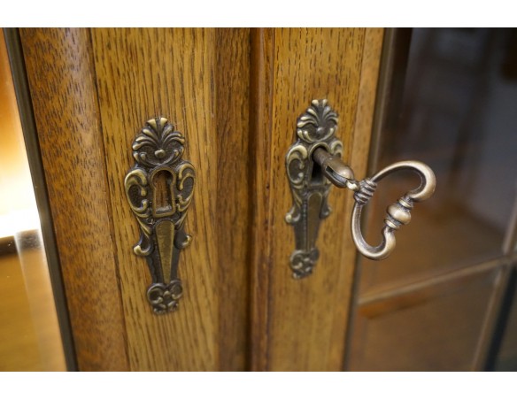 WITRYNA Z KOMODĄ PODŚWIETLANA SZER. 170 CM