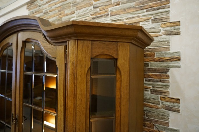 WITRYNA Z KOMODĄ PODŚWIETLANA SZER. 170 CM