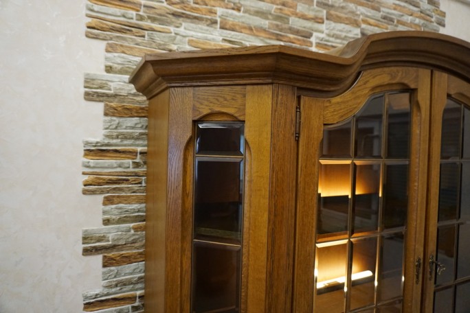 WITRYNA Z KOMODĄ PODŚWIETLANA SZER. 170 CM