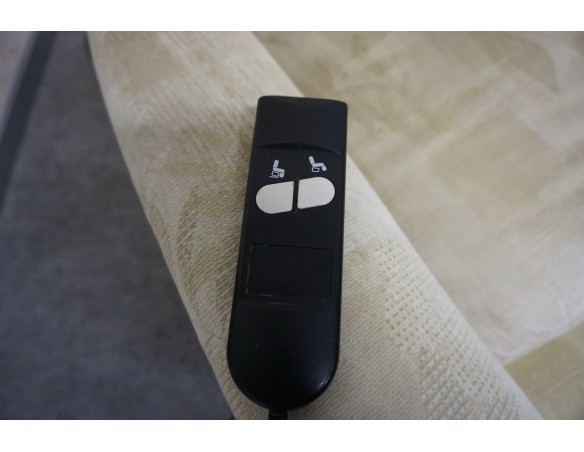 FOTEL ELEKTRYCZNY NA PILOTA MATERIAŁ JASNY FUNKCJA POMOCY WSTAWANIA 3w1