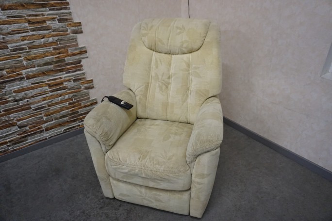 FOTEL ELEKTRYCZNY NA PILOTA MATERIAŁ JASNY...