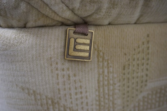 FOTEL ELEKTRYCZNY NA PILOTA MATERIAŁ JASNY...