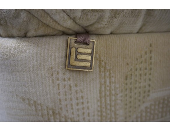 FOTEL ELEKTRYCZNY NA PILOTA MATERIAŁ JASNY FUNKCJA POMOCY WSTAWANIA 3w1