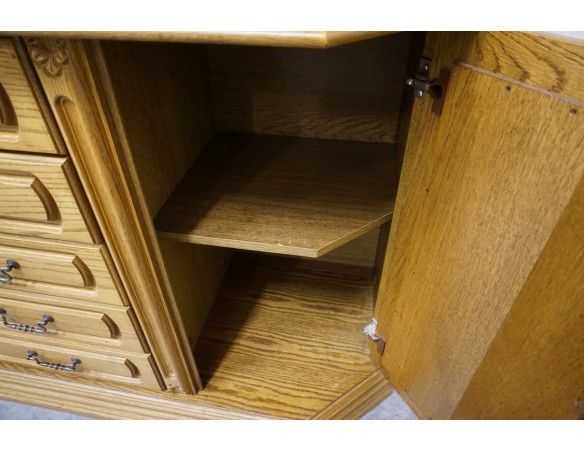 WITRYNA Z KOMODĄ PODŚWIETLANA SZER. 135 CM