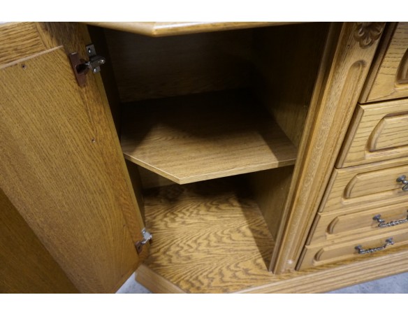 WITRYNA Z KOMODĄ PODŚWIETLANA SZER. 135 CM