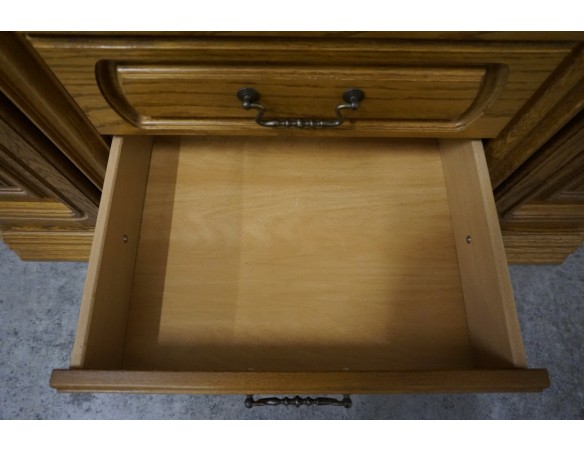 WITRYNA Z KOMODĄ PODŚWIETLANA SZER. 135 CM