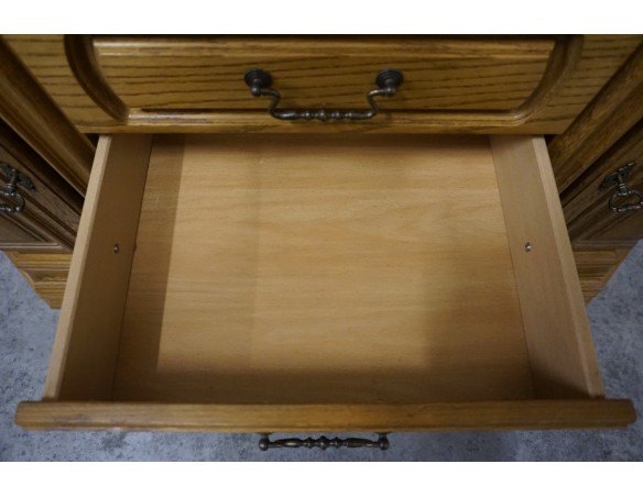 WITRYNA Z KOMODĄ PODŚWIETLANA SZER. 135 CM