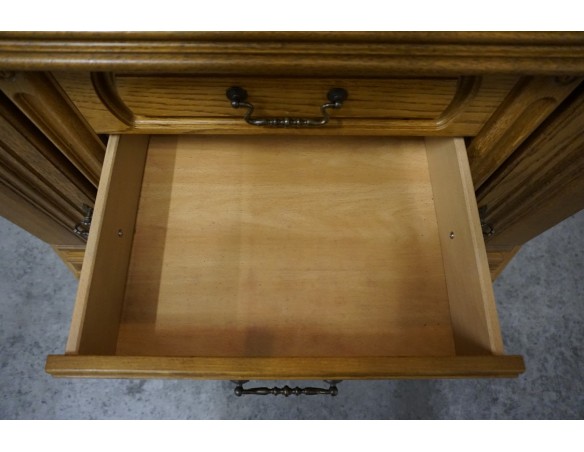 WITRYNA Z KOMODĄ PODŚWIETLANA SZER. 135 CM