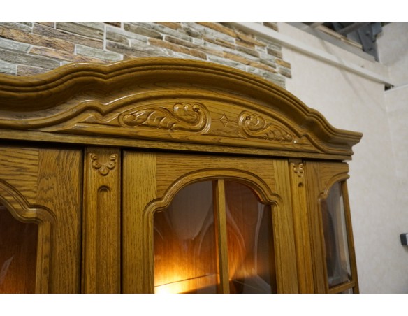 WITRYNA Z KOMODĄ PODŚWIETLANA SZER. 135 CM