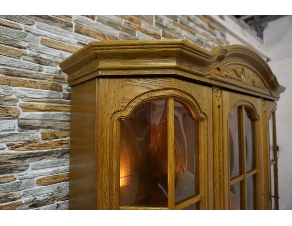 WITRYNA Z KOMODĄ PODŚWIETLANA SZER. 135 CM