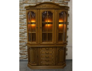 WITRYNA Z KOMODĄ PODŚWIETLANA SZER. 135 CM 2