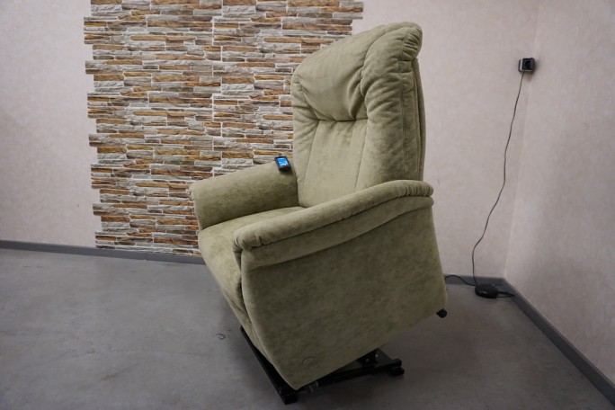 FOTEL ELEKTRYCZNY XXL NA PILOTA ZIELONY MATIERAŁ HIMOLLA FUNKCJA POMOCY WSTAWANIA 3w1