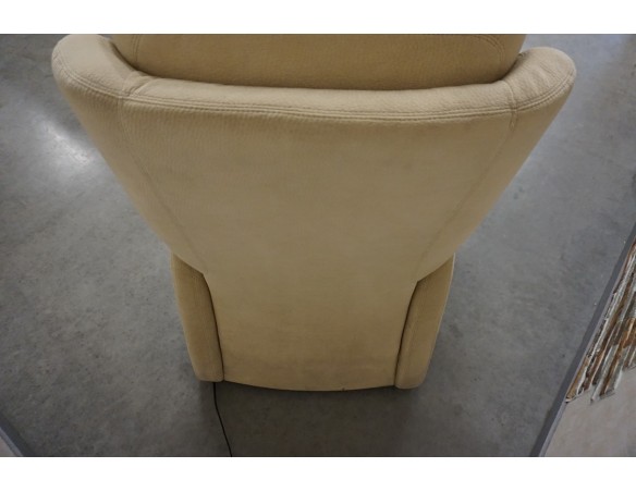 FOTEL ELEKTRYCZNY NA PILOTA MATERIAŁ JASNY FUNKCJA POMOCY WSTAWANIA 3w1