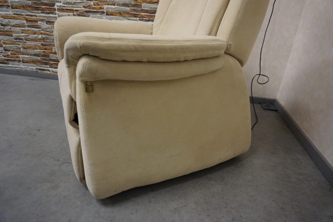 FOTEL ELEKTRYCZNY NA PILOTA MATERIAŁ JASNY...