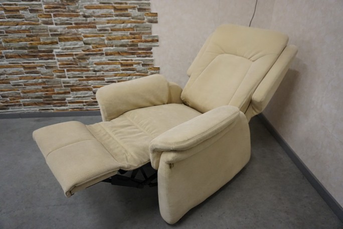 FOTEL ELEKTRYCZNY NA PILOTA MATERIAŁ JASNY...