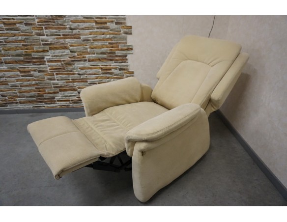 FOTEL ELEKTRYCZNY NA PILOTA MATERIAŁ JASNY FUNKCJA POMOCY WSTAWANIA 3w1