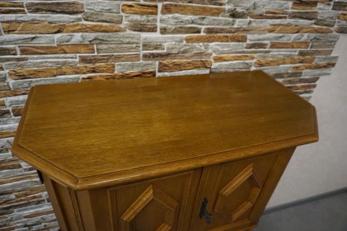 KOMODA WYSOKA 4 DRZWICZKI SZER. 90 CM