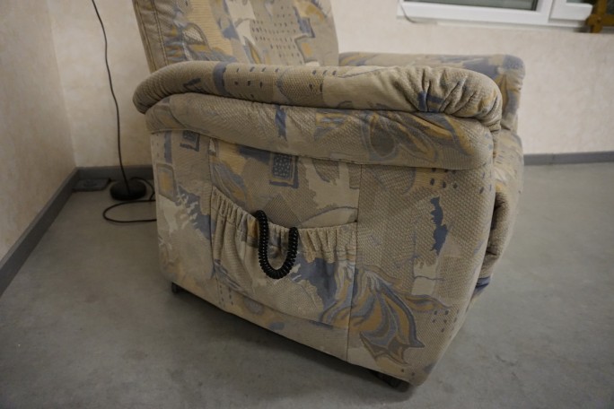 FOTEL ELEKTRYCZNY MATERIAŁOWY FUNKCJA POMOCY...