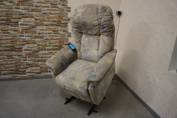 FOTEL ELEKTRYCZNY MATERIAŁOWY FUNKCJA POMOCY WSTAWANIA HIMOLLA 3w1
