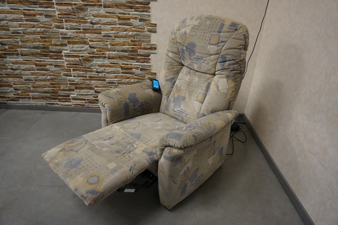 FOTEL ELEKTRYCZNY MATERIAŁOWY FUNKCJA POMOCY...