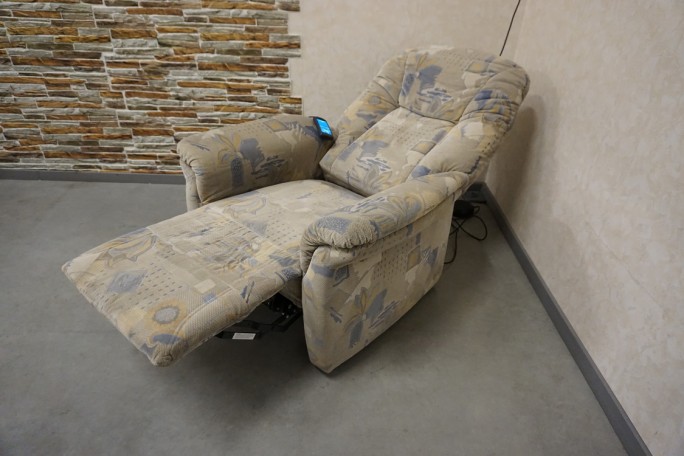 FOTEL ELEKTRYCZNY MATERIAŁOWY FUNKCJA POMOCY...