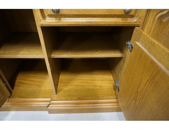 WITRYNA Z KOMODĄ DĘBOWA PODŚWIETLANA SZER. 137 CM