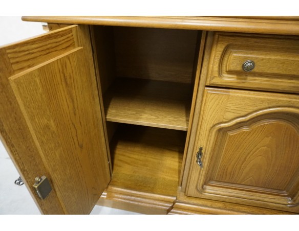 WITRYNA Z KOMODĄ DĘBOWA PODŚWIETLANA SZER. 137 CM