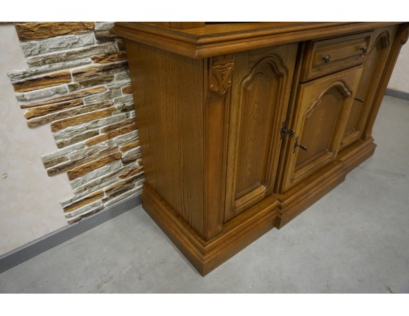 WITRYNA Z KOMODĄ DĘBOWA PODŚWIETLANA SZER. 137 CM