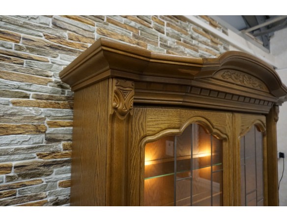 WITRYNA Z KOMODĄ DĘBOWA PODŚWIETLANA SZER. 137 CM