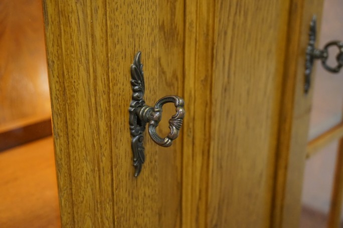 WITRYNA Z KOMODĄ PODŚWIETLANA 4 DRZWIOWA SZER....