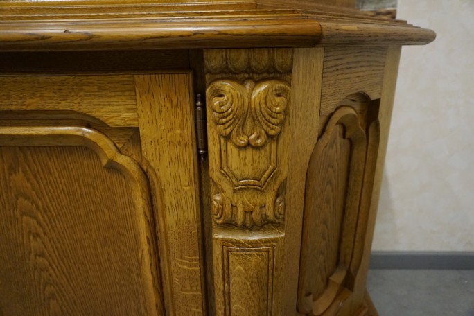 WITRYNA Z KOMODĄ PODŚWIETLANA SZER. 170 CM