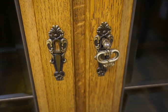 WITRYNA Z KOMODĄ PODŚWIETLANA SZER. 170 CM