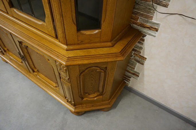 WITRYNA Z KOMODĄ PODŚWIETLANA SZER. 170 CM