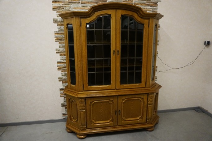 WITRYNA Z KOMODĄ PODŚWIETLANA SZER. 170 CM