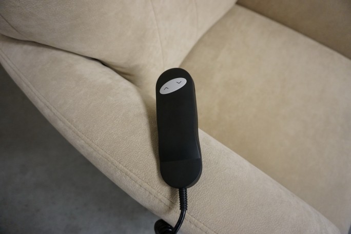 FOTEL ELEKTRYCZNY GERIATRYCZNY Z FUNKCJĄ POMOCY...